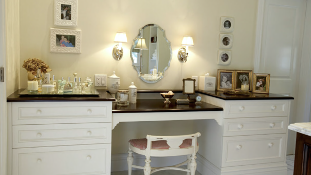 Dressing Table Chair: Mode of Beauty